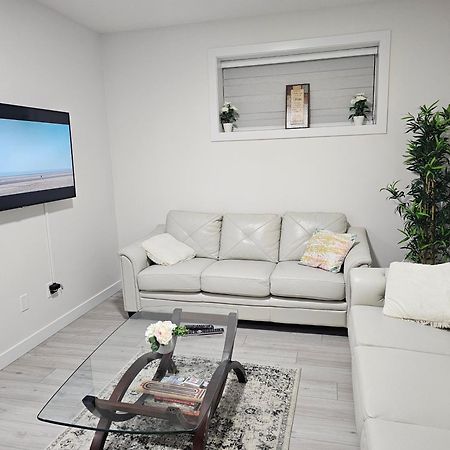 New Built House, Stay In Style Guest Suite, 2Bedroom, 2Bed, 2Bath Едмонтон Екстер'єр фото