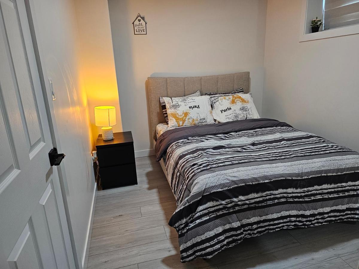 New Built House, Stay In Style Guest Suite, 2Bedroom, 2Bed, 2Bath Едмонтон Екстер'єр фото