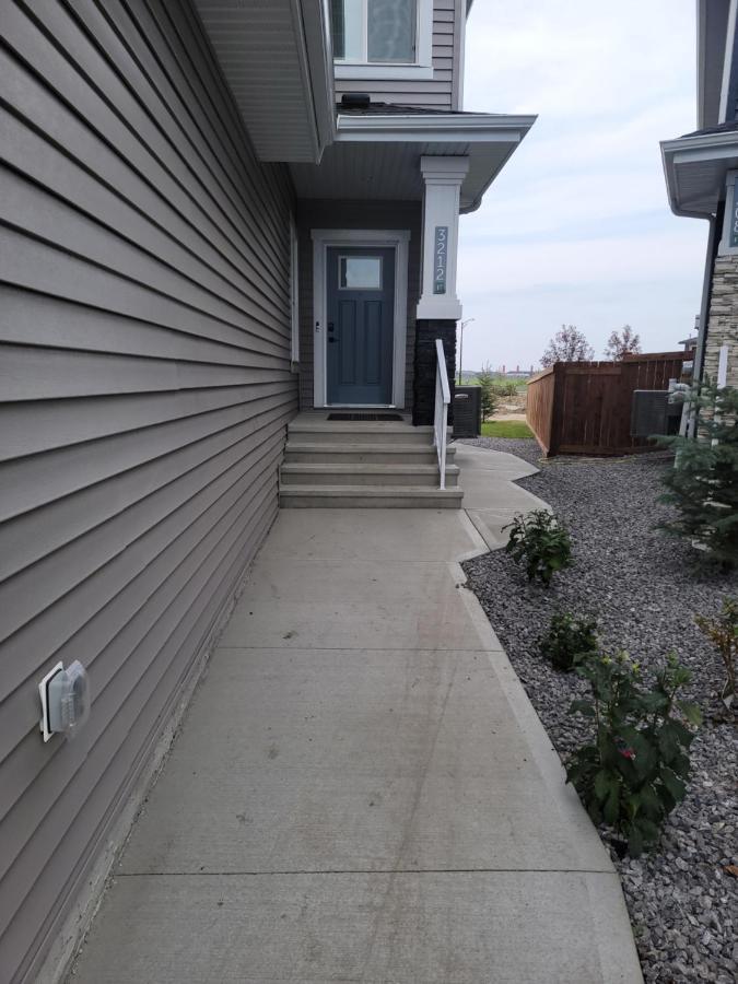 New Built House, Stay In Style Guest Suite, 2Bedroom, 2Bed, 2Bath Едмонтон Екстер'єр фото